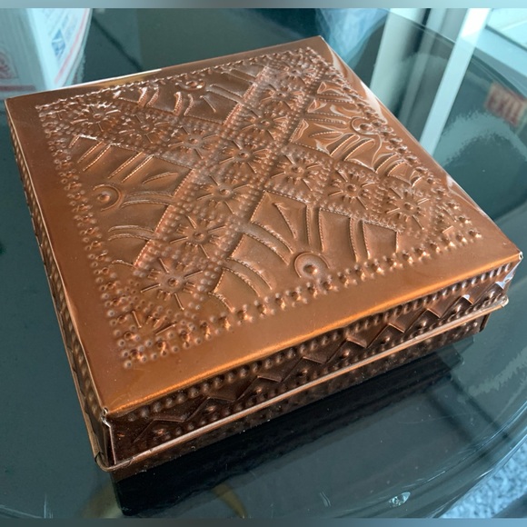 Copper colored pressed tin box - Picture 2 of 6